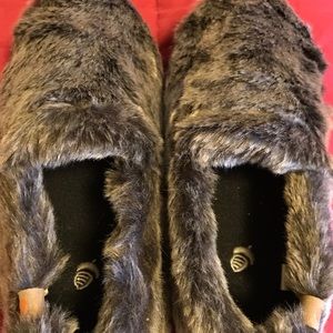 Acorn ladies Chinchilla style slippers